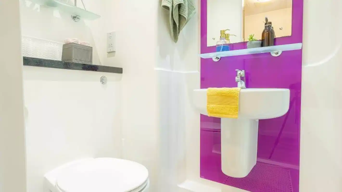 Amenities?w=400&h=260&fit=crop&q=40&auto=format&trim=auto