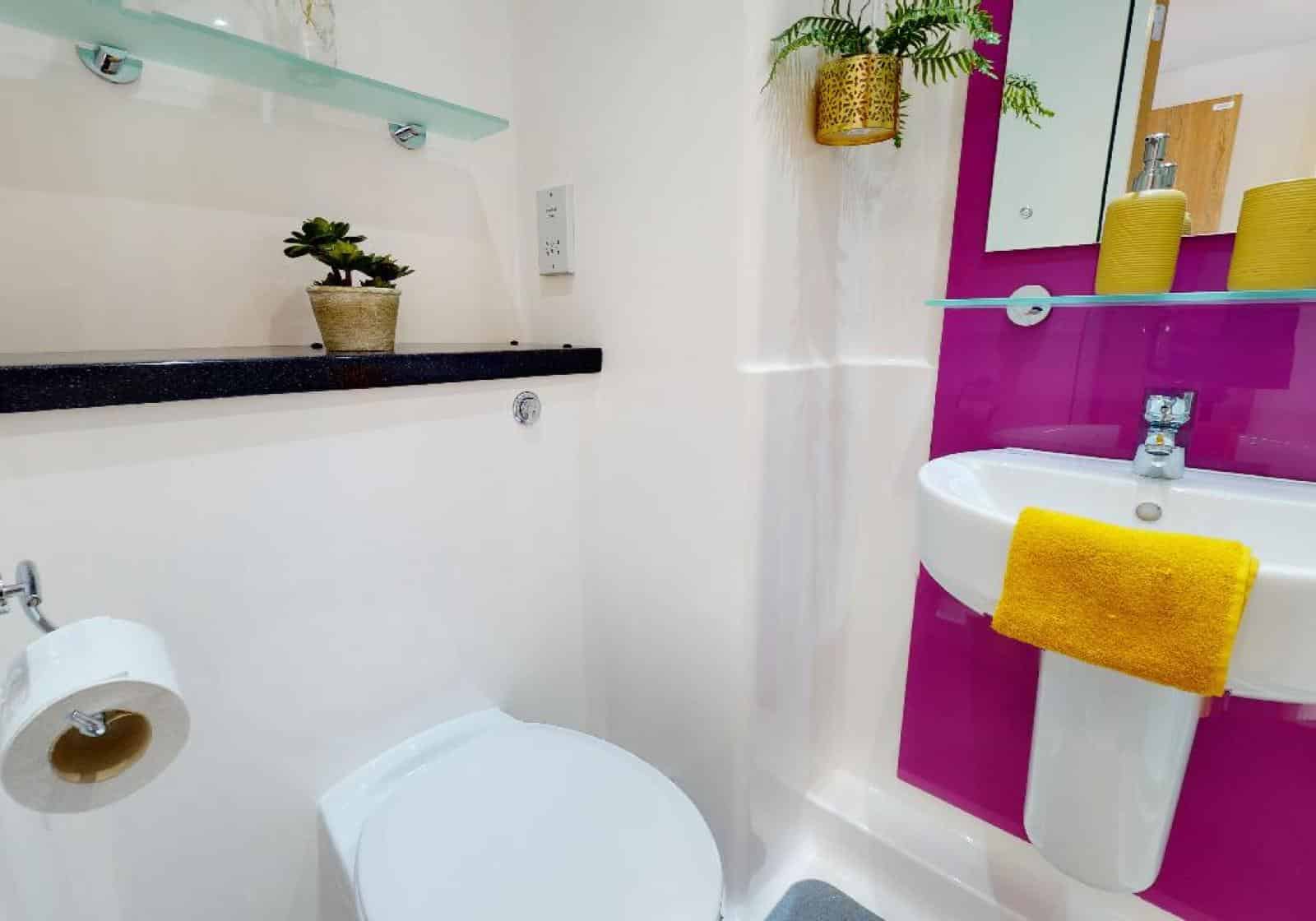 Amenities?w=400&h=260&fit=crop&q=40&auto=format&trim=auto