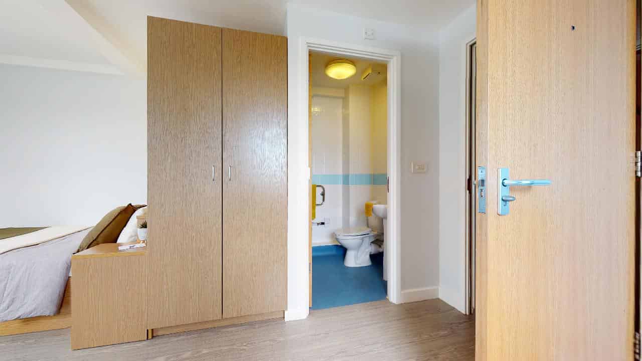 Amenities?w=400&h=260&fit=crop&q=40&auto=format&trim=auto