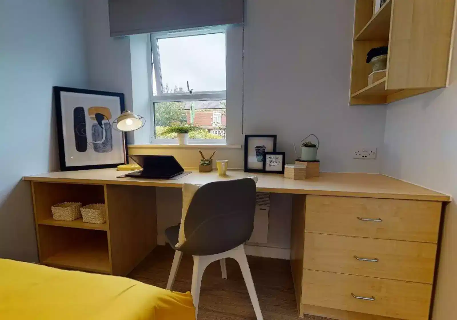 Amenities?w=400&h=260&fit=crop&q=40&auto=format&trim=auto