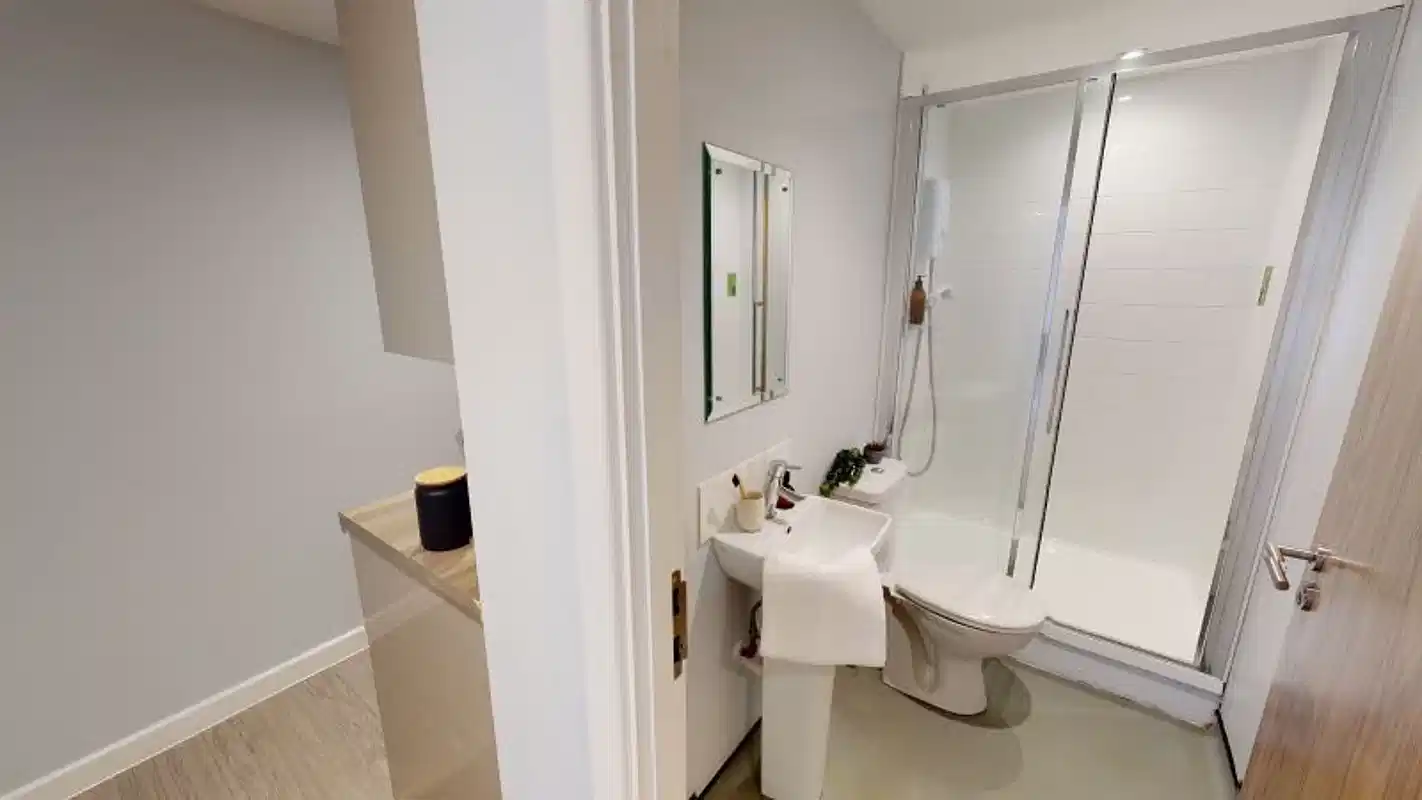 Exterior?w=400&h=260&fit=crop&q=40&auto=format&trim=auto