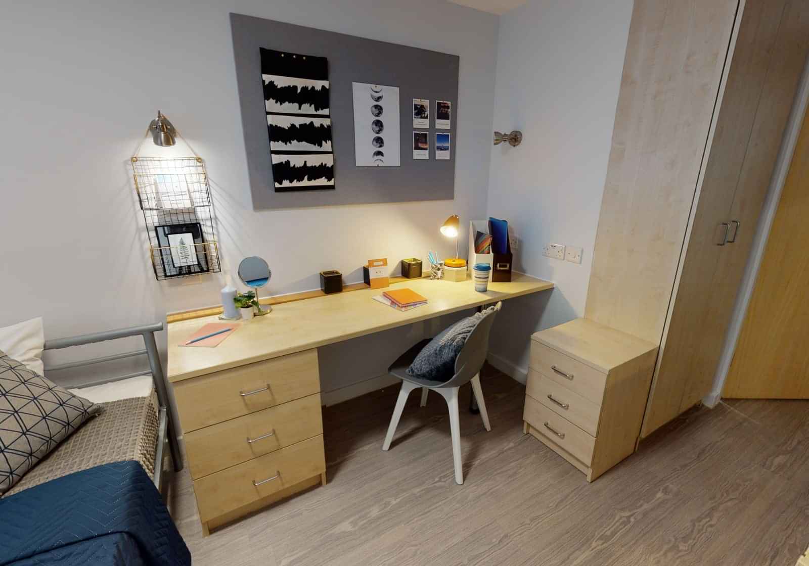 Amenities?w=400&h=260&fit=crop&q=40&auto=format&trim=auto