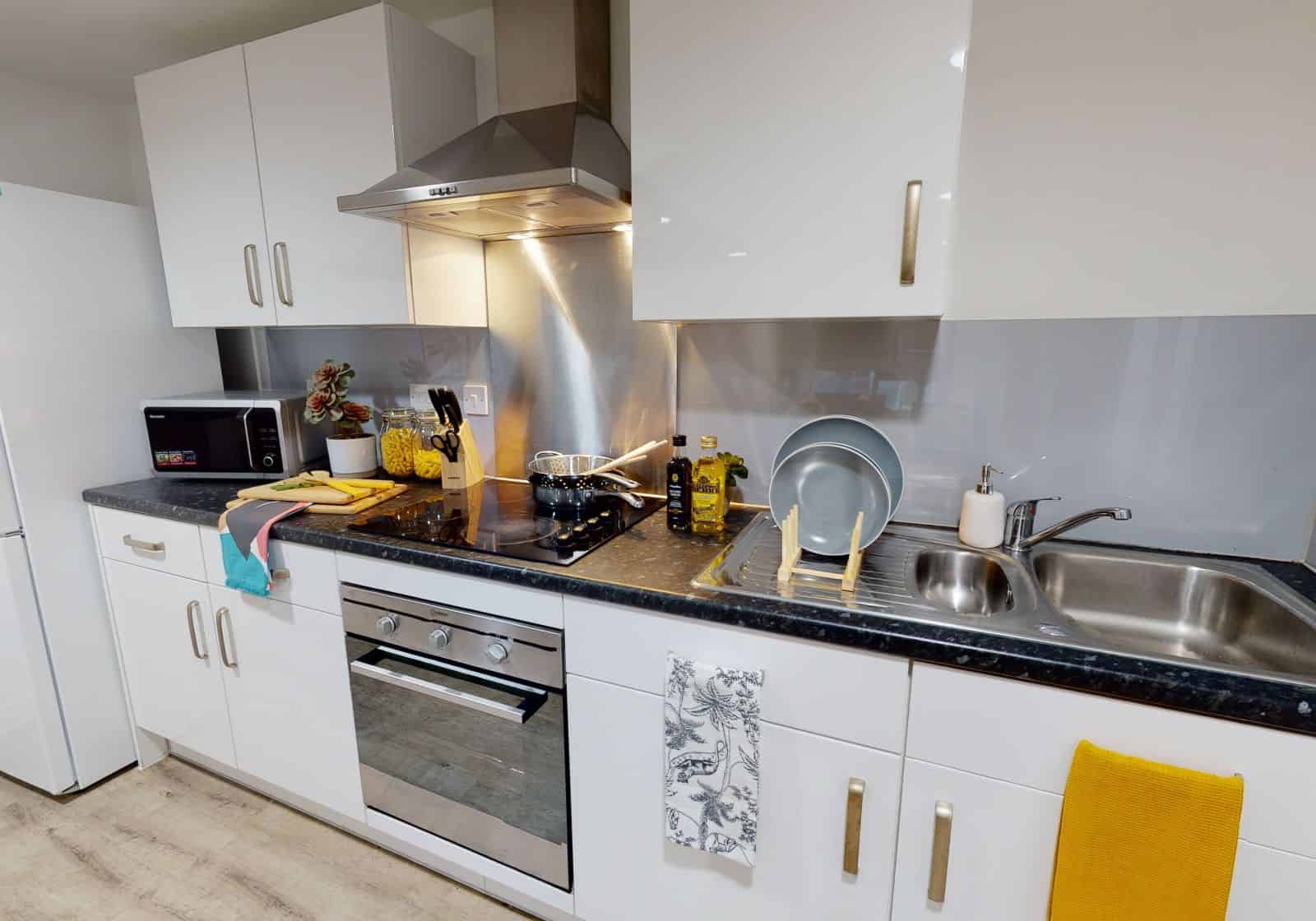 Amenities?w=400&h=260&fit=crop&q=40&auto=format&trim=auto