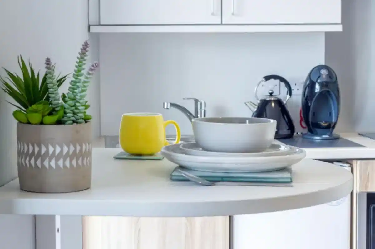 Common Area?w=400&h=260&fit=crop&q=40&auto=format&trim=auto