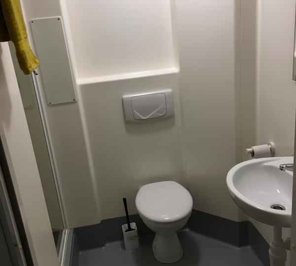 Exterior?w=400&h=260&fit=crop&q=40&auto=format&trim=auto