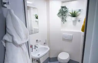Amenities?w=400&h=260&fit=crop&q=40&auto=format&trim=auto