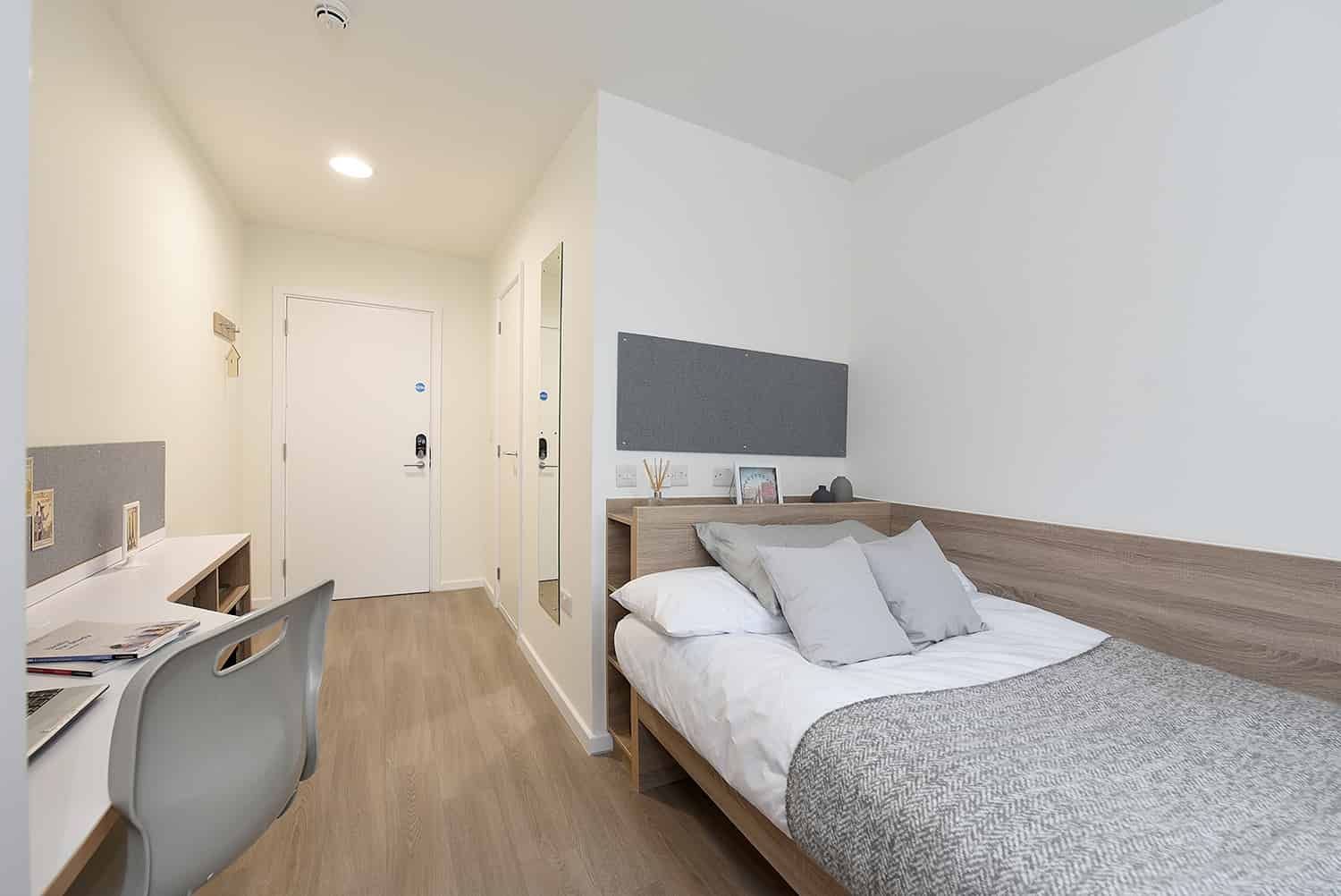 Ensuite Gold - Lower Floor