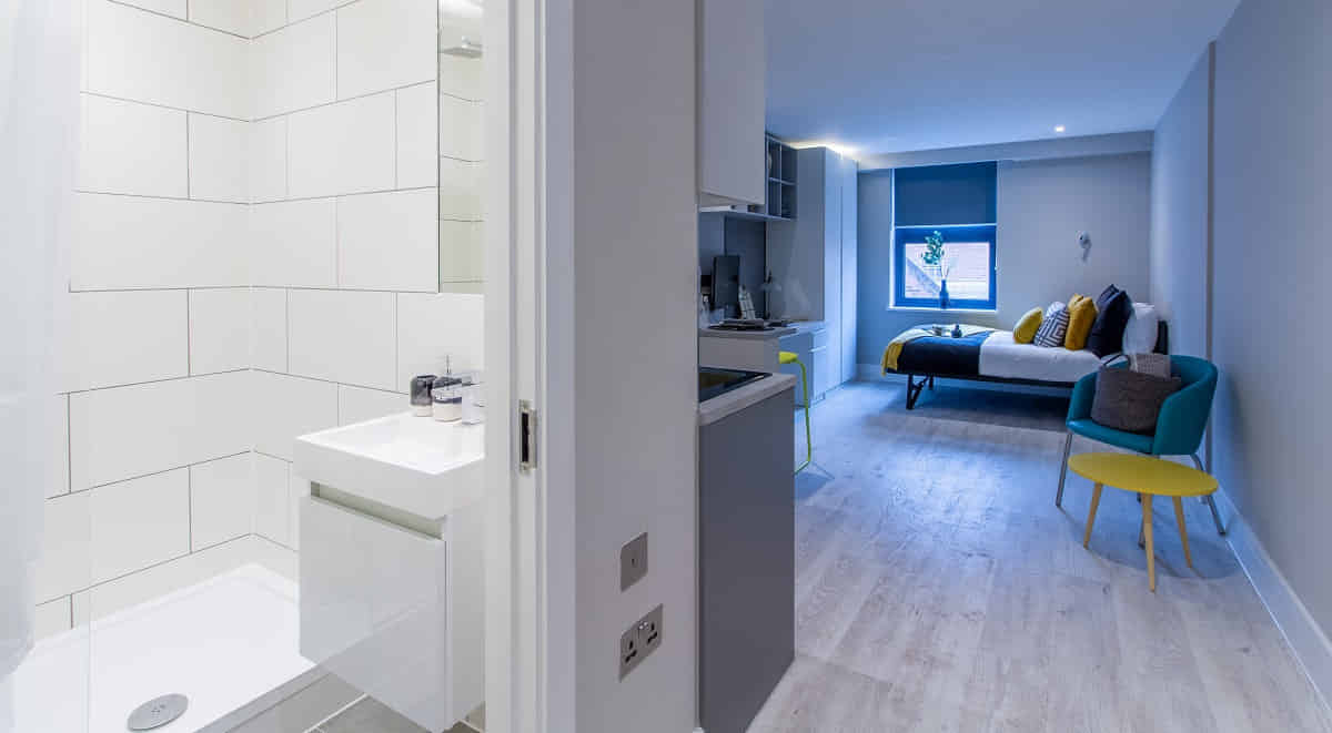 Exterior?w=400&h=260&fit=crop&q=40&auto=format&trim=auto