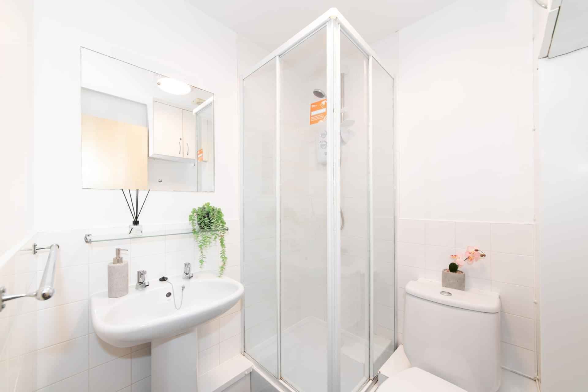 Amenities?w=400&h=260&fit=crop&q=40&auto=format&trim=auto