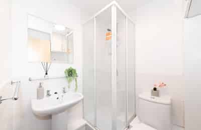 Amenities?w=400&h=260&fit=crop&q=40&auto=format&trim=auto