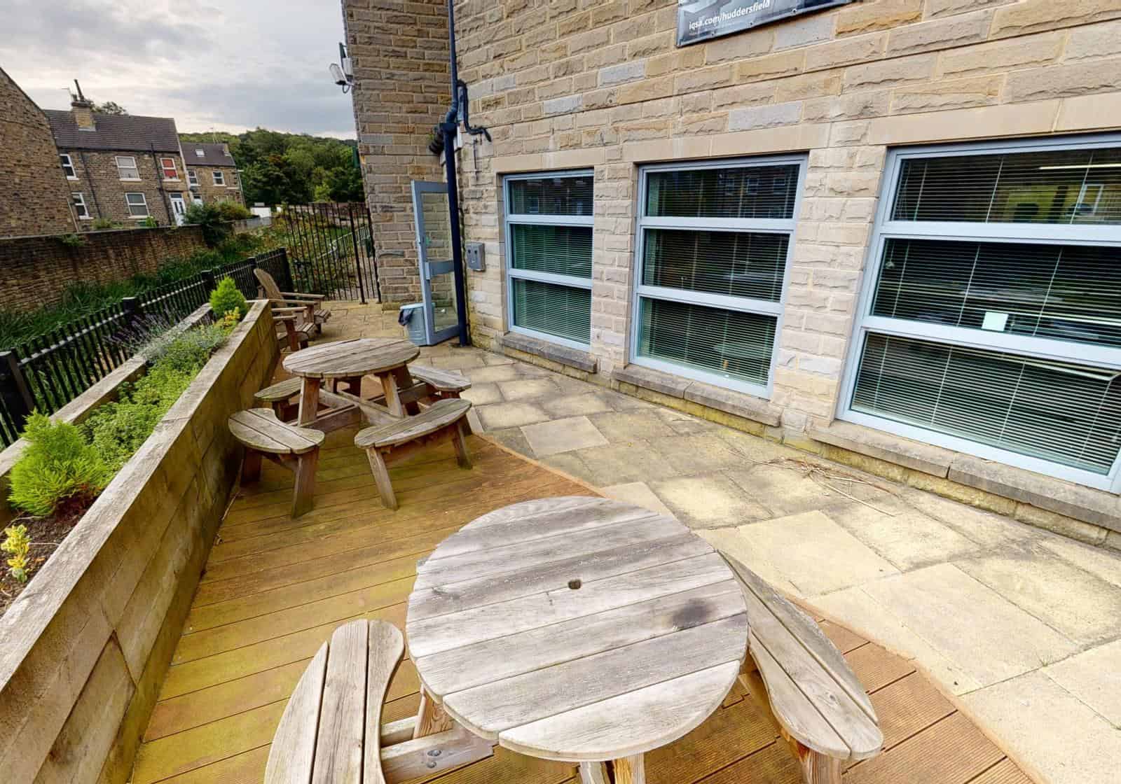Property : 143998 - Huddersfield, England, United Kingdom - Exterior