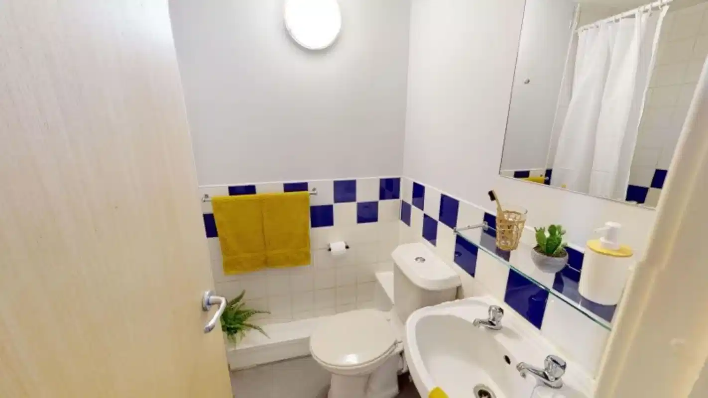 Common Area?w=400&h=260&fit=crop&q=40&auto=format&trim=auto