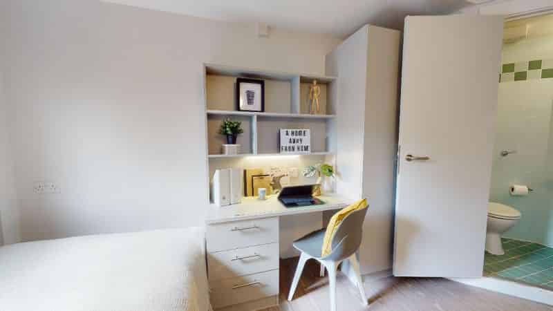 Common Area?w=400&h=260&fit=crop&q=40&auto=format&trim=auto