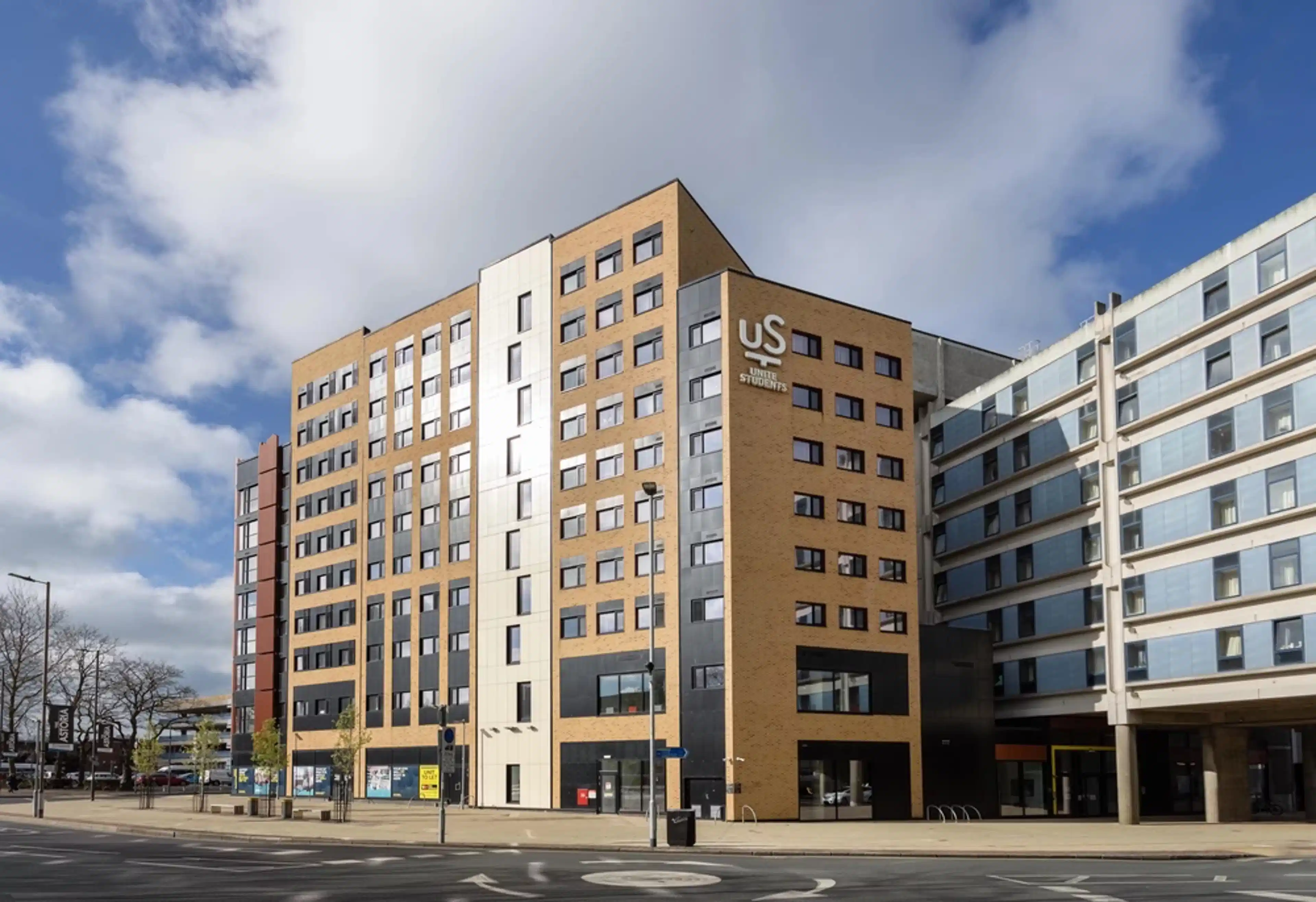 Amenities?w=400&h=260&fit=crop&q=40&auto=format&trim=auto