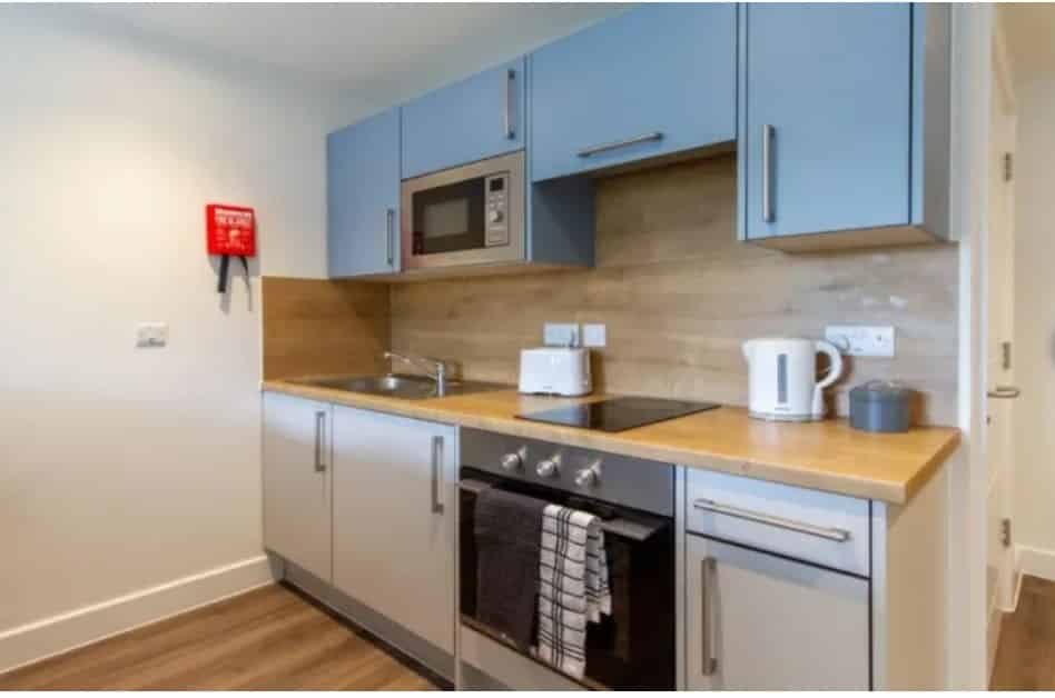 Bathroom?w=400&h=260&fit=crop&q=40&auto=format&trim=auto