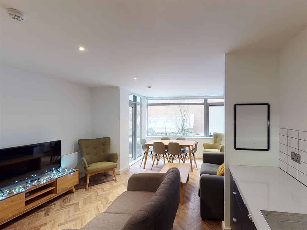 Árasáin P&V, Dublin image 20