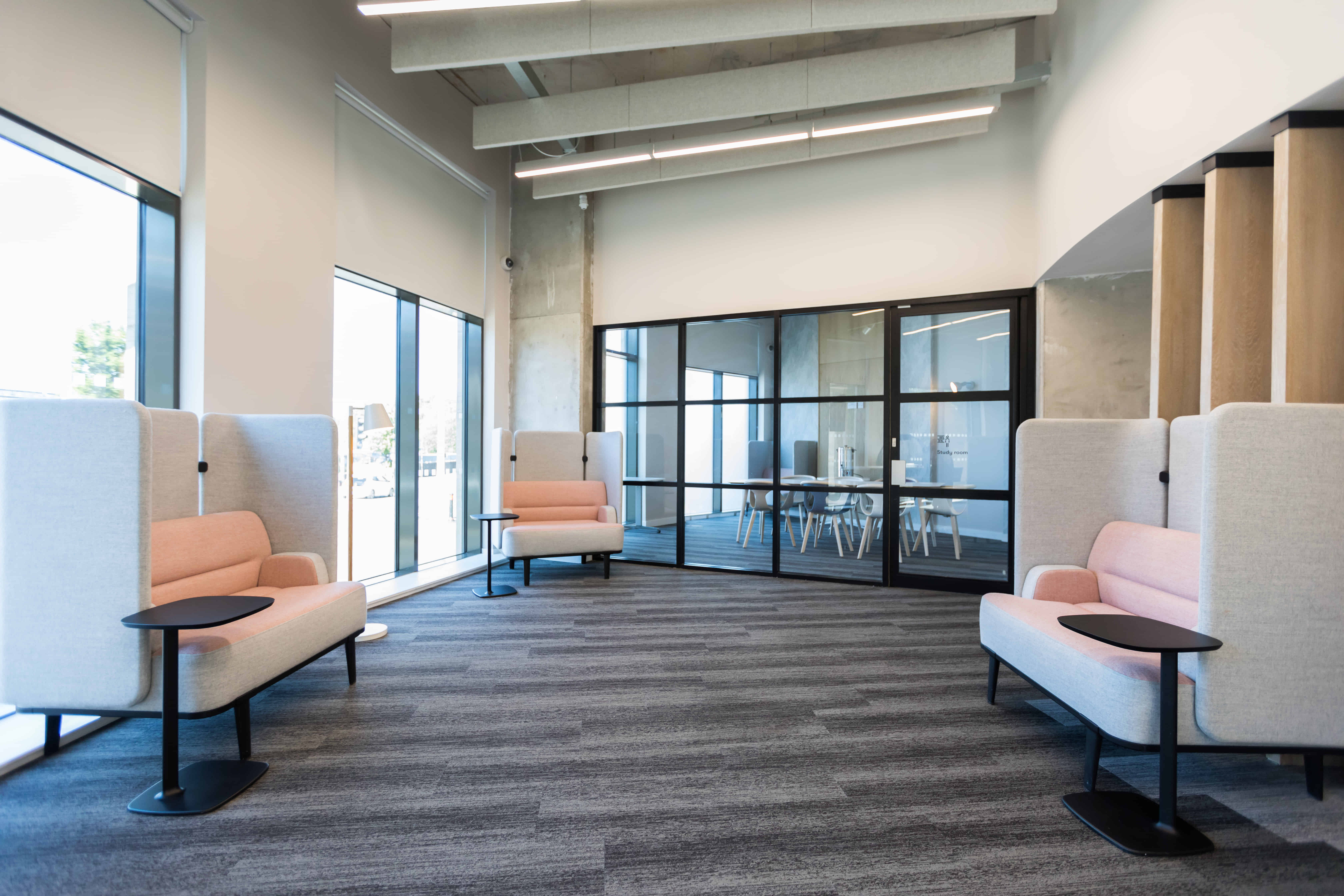 Common Area?w=400&h=260&fit=crop&q=40&auto=format&trim=auto