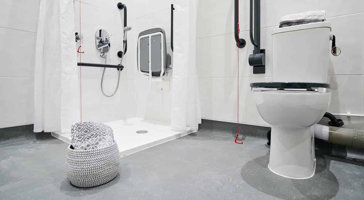 Bathroom?w=400&h=260&fit=crop&q=40&auto=format&trim=auto