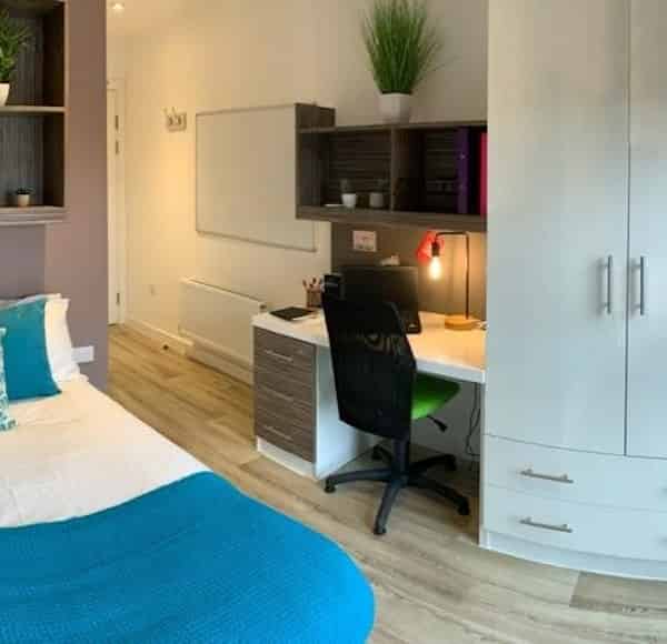 Amenities?w=400&h=260&fit=crop&q=40&auto=format&trim=auto