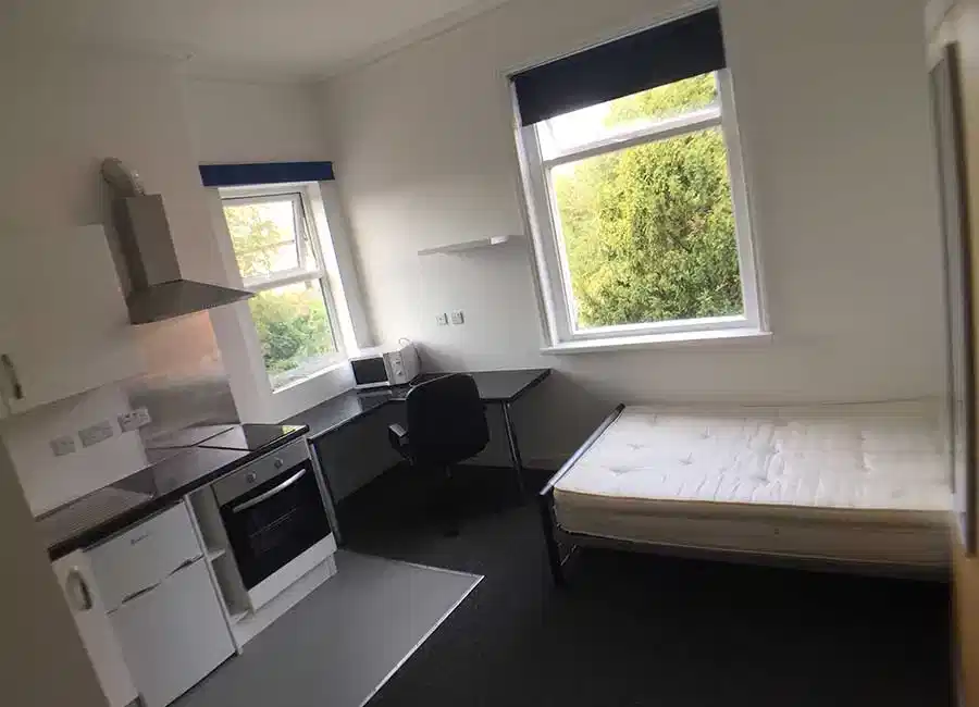 Bedroom?w=400&h=260&fit=crop&q=40&auto=format&trim=auto