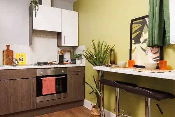 Common Area?w=400&h=260&fit=crop&q=40&auto=format&trim=auto