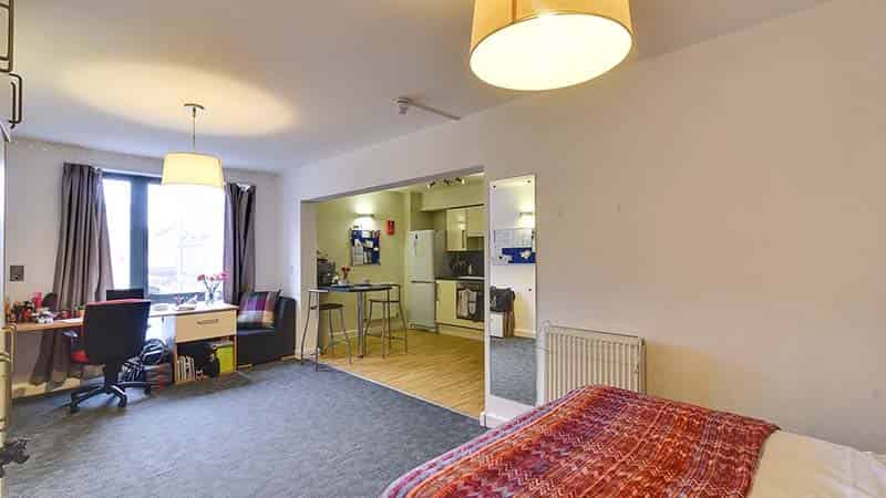 Deluxe-Fridge?w=400&h=260&fit=crop&q=40&auto=format&trim=auto