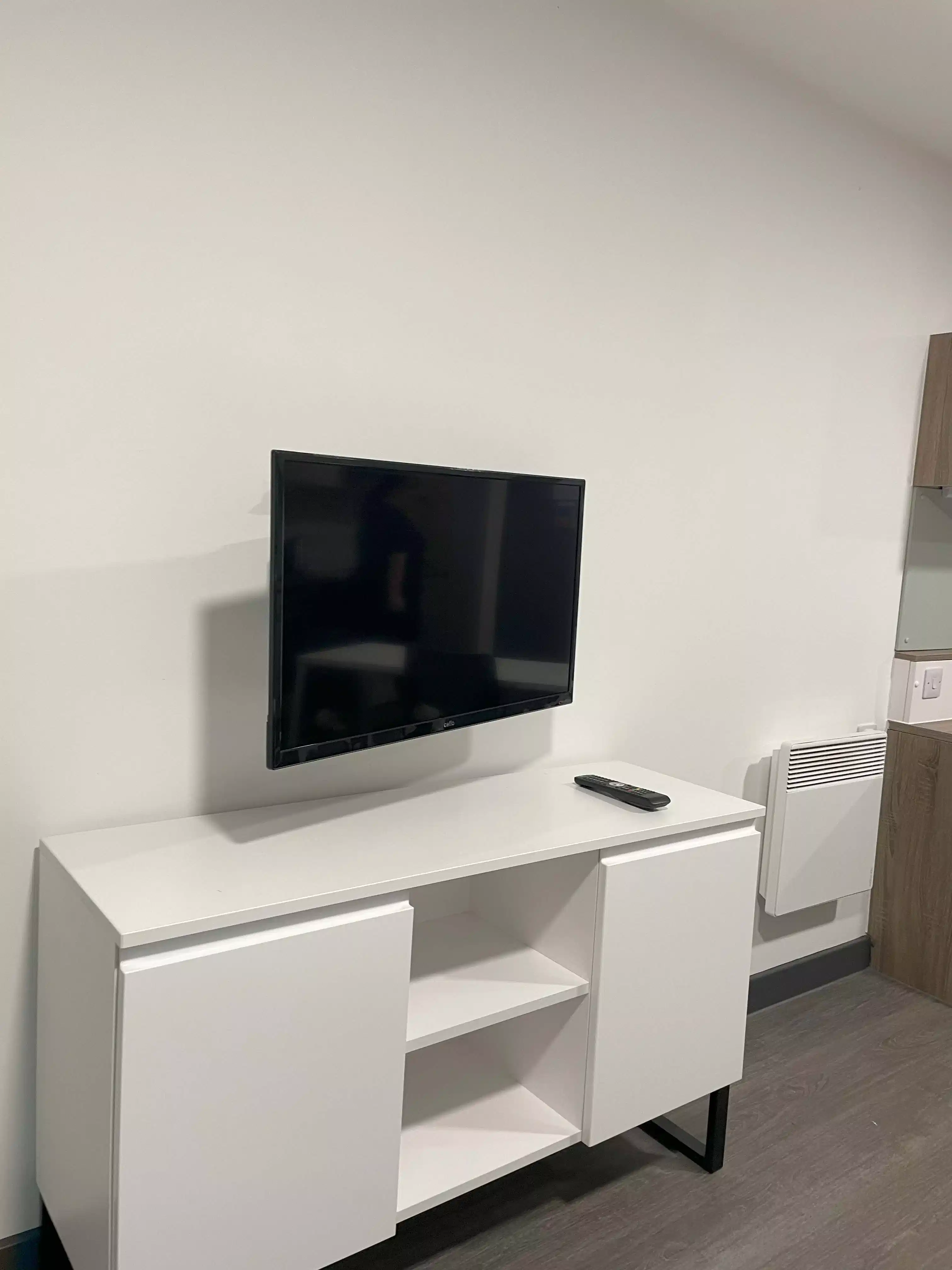 Exterior?w=400&h=260&fit=crop&q=40&auto=format&trim=auto