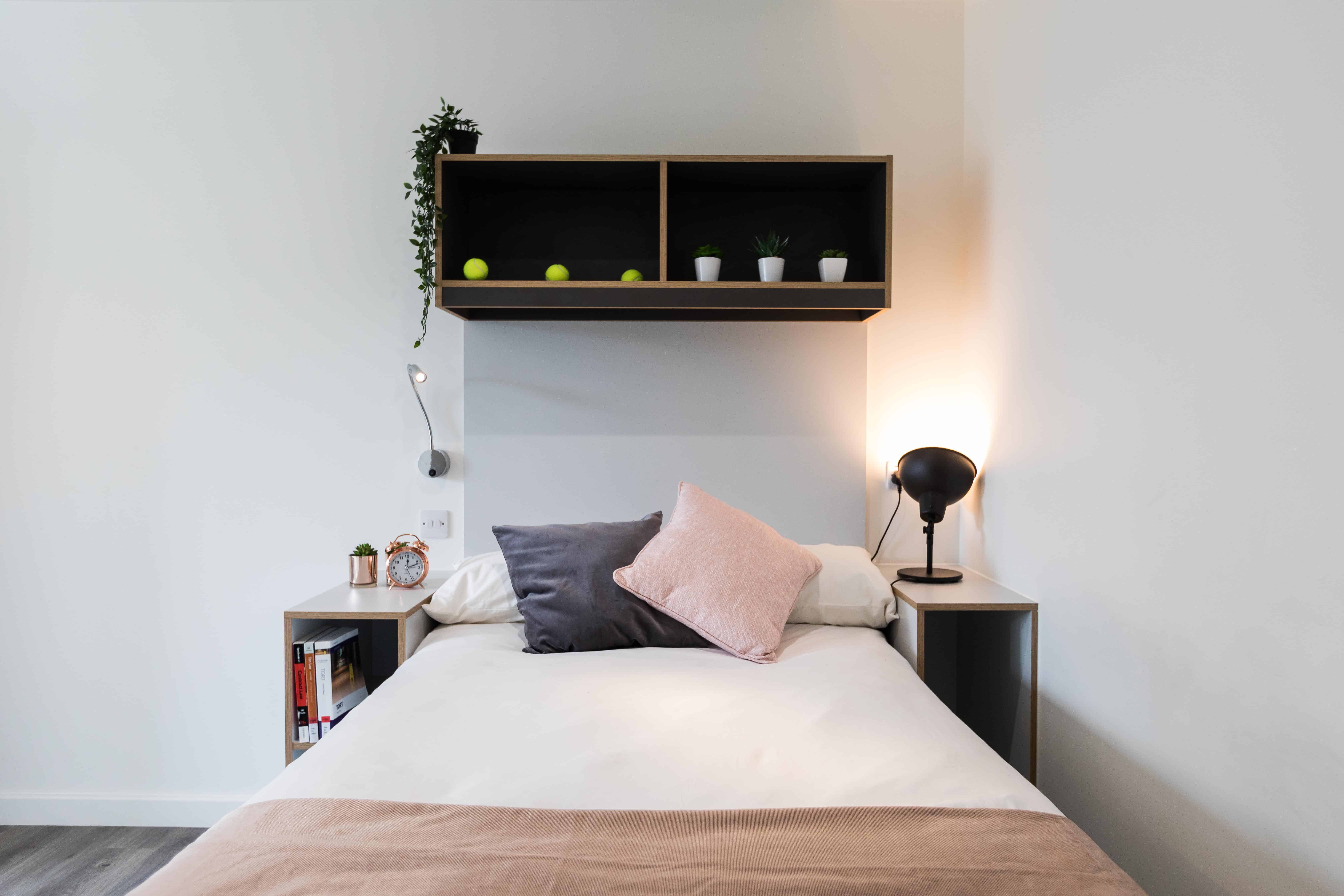 Common Area?w=400&h=260&fit=crop&q=40&auto=format&trim=auto