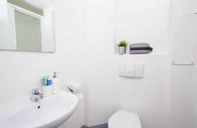 Amenities?w=400&h=260&fit=crop&q=40&auto=format&trim=auto