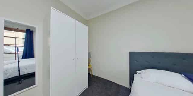 Common Area?w=400&h=260&fit=crop&q=40&auto=format&trim=auto