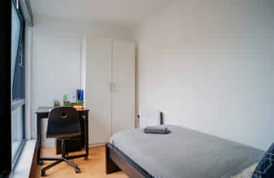 Amenities?w=400&h=260&fit=crop&q=40&auto=format&trim=auto