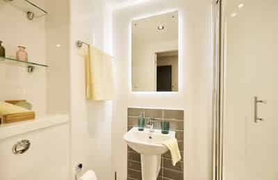 Amenities?w=400&h=260&fit=crop&q=40&auto=format&trim=auto