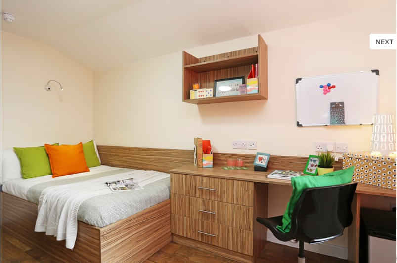 Exterior?w=400&h=260&fit=crop&q=40&auto=format&trim=auto