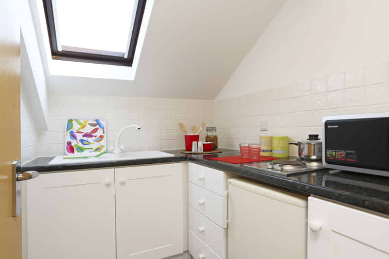 Common Area?w=400&h=260&fit=crop&q=40&auto=format&trim=auto