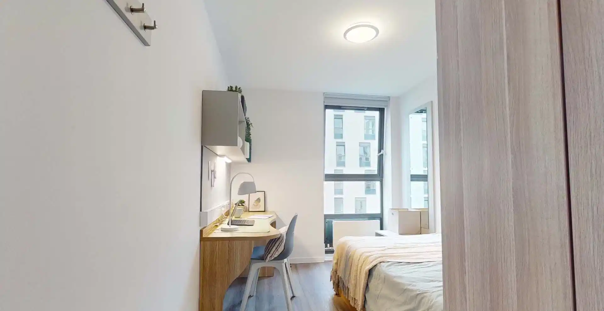 Common Area?w=400&h=260&fit=crop&q=40&auto=format&trim=auto