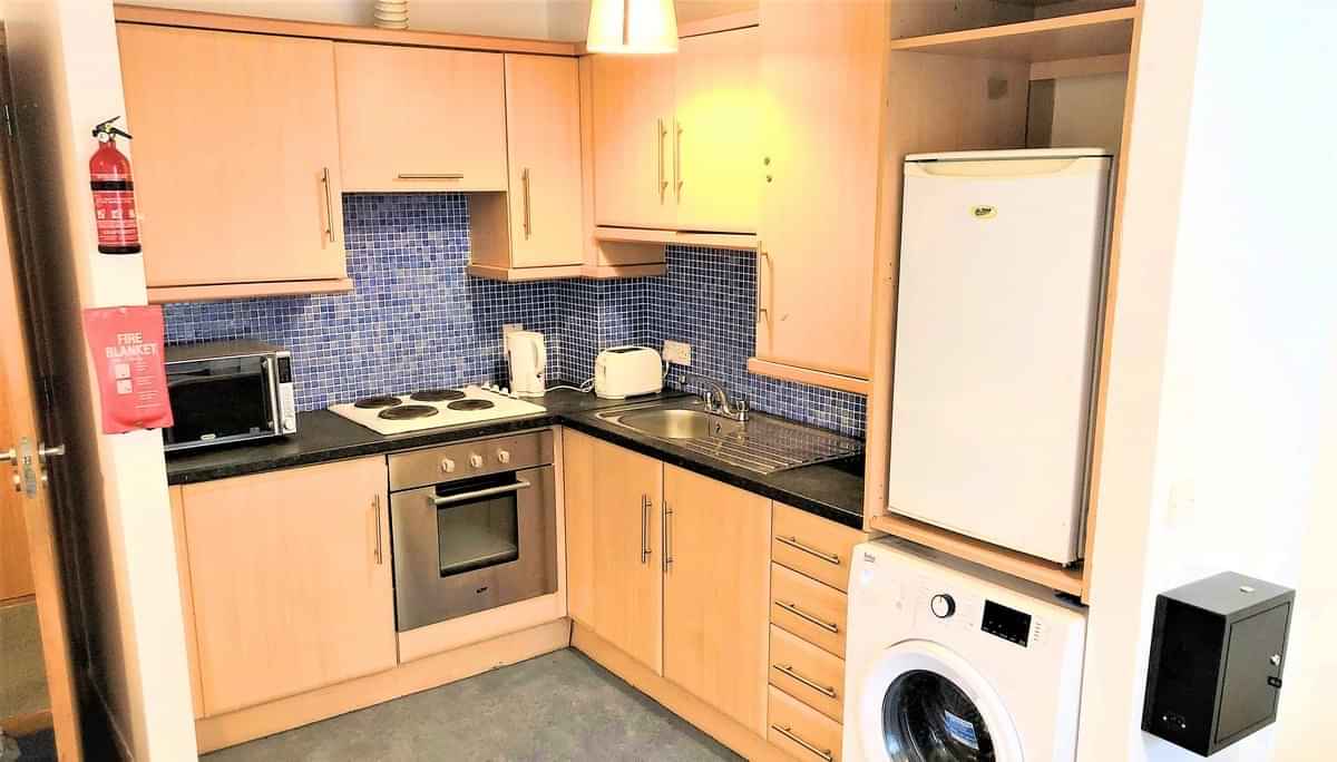 Common Area?w=400&h=260&fit=crop&q=40&auto=format&trim=auto