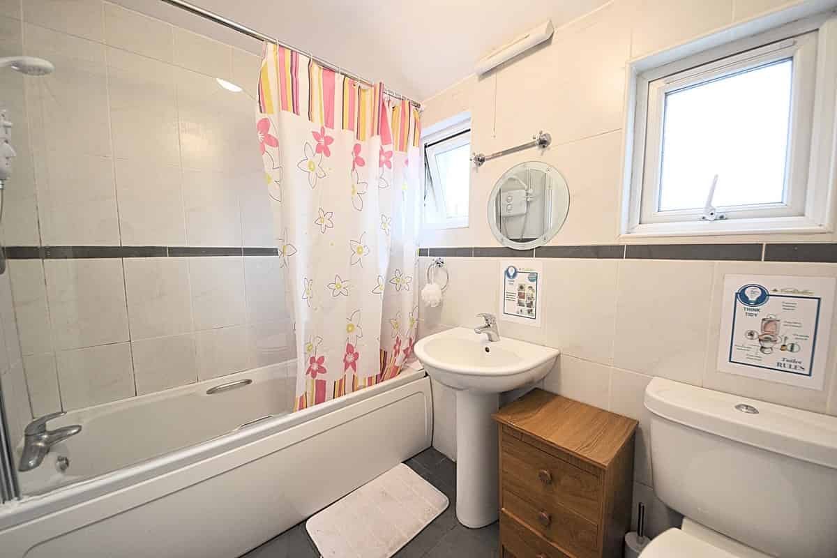 North Circular Road (447), Dublin - Dublin, Ireland - Bathroom