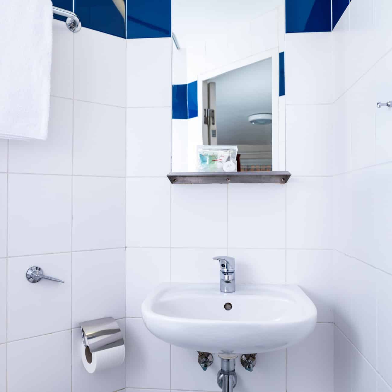 Amenities?w=400&h=260&fit=crop&q=40&auto=format&trim=auto