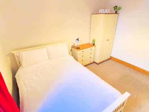 Common Area?w=400&h=260&fit=crop&q=40&auto=format&trim=auto