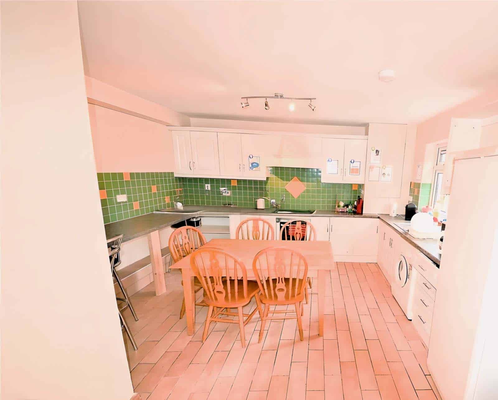 Amenities?w=400&h=260&fit=crop&q=40&auto=format&trim=auto