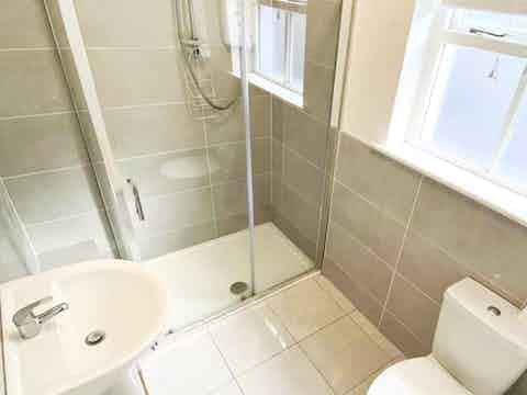 Common Area?w=400&h=260&fit=crop&q=40&auto=format&trim=auto