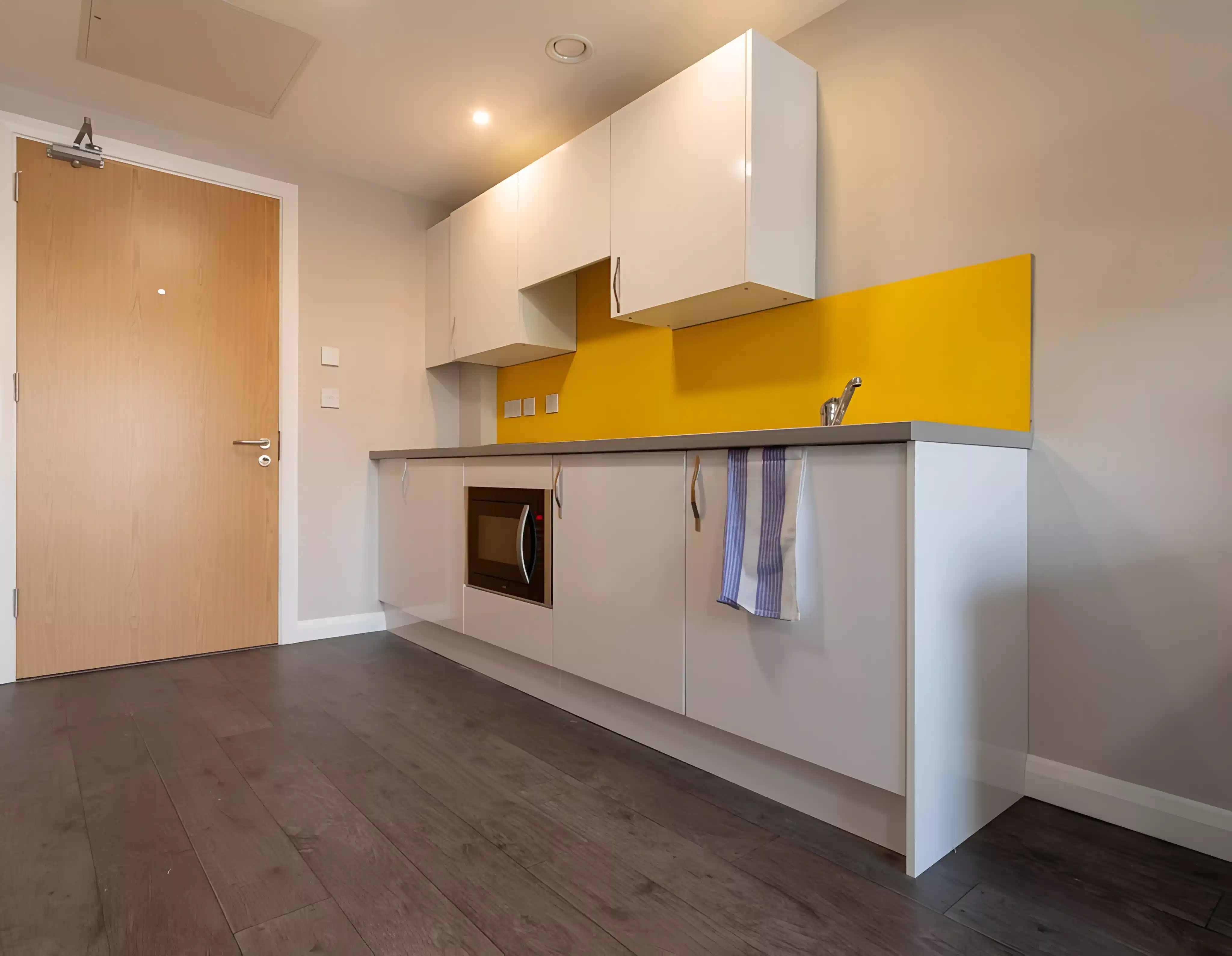 Kitchen?w=400&h=260&fit=crop&q=40&auto=format&trim=auto