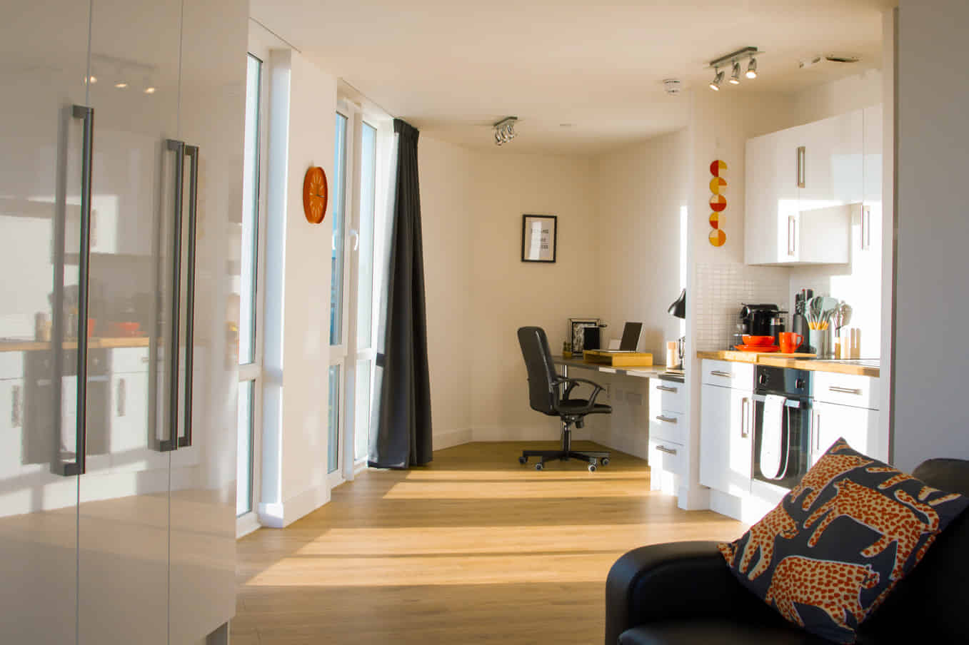 Amenities?w=400&h=260&fit=crop&q=40&auto=format&trim=auto