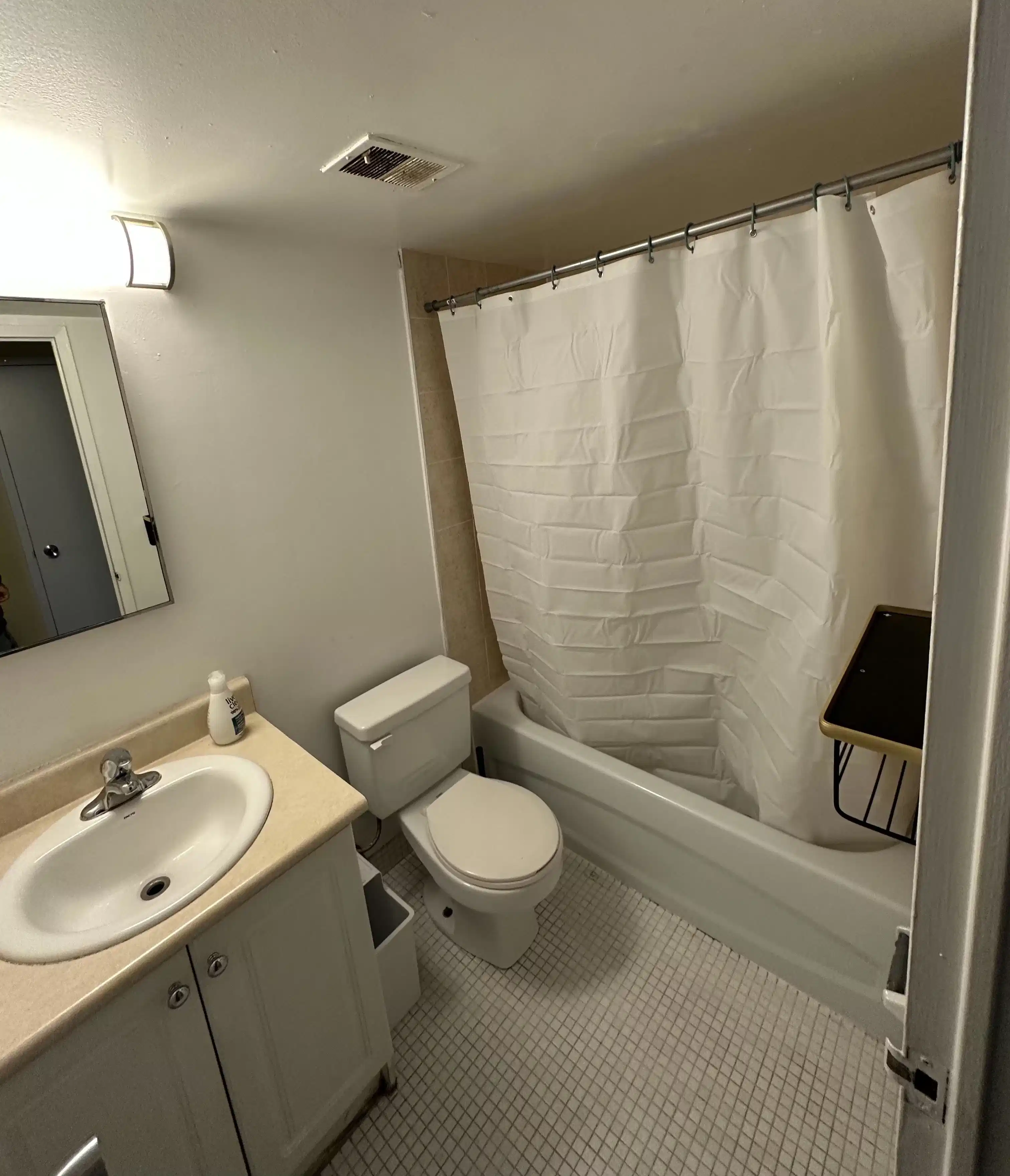 Silver Plus Room (4 Bed 1 Bath) - Bedroom?w=400&h=260&fit=crop&q=40&auto=format&trim=auto