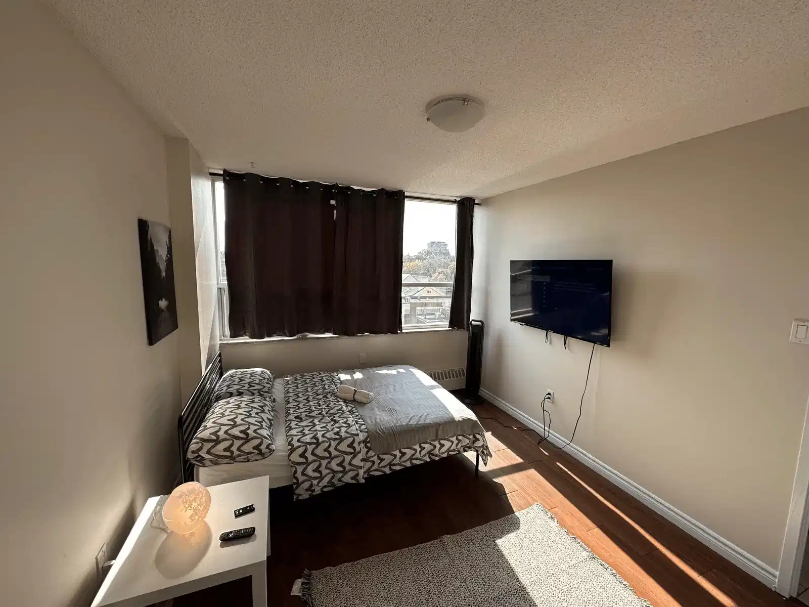Pearson Housing 222 Elm St, Toronto - Toronto, Ontario, Canada - Silver Plus Room (4 Bed 1 Bath) - Bedroom