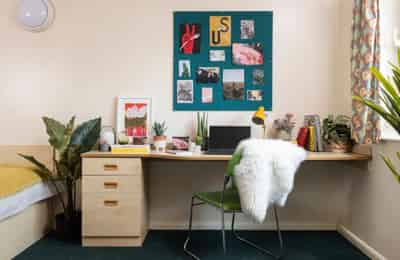 Common Area?w=400&h=260&fit=crop&q=40&auto=format&trim=auto