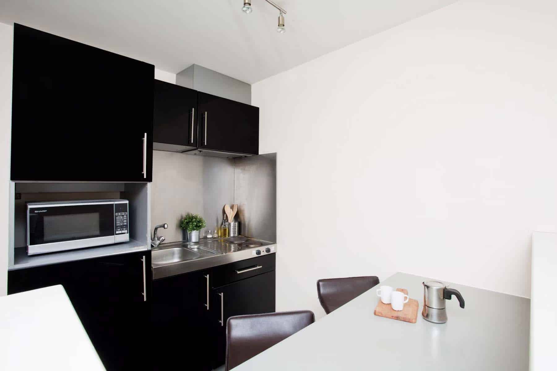 Amenities?w=400&h=260&fit=crop&q=40&auto=format&trim=auto