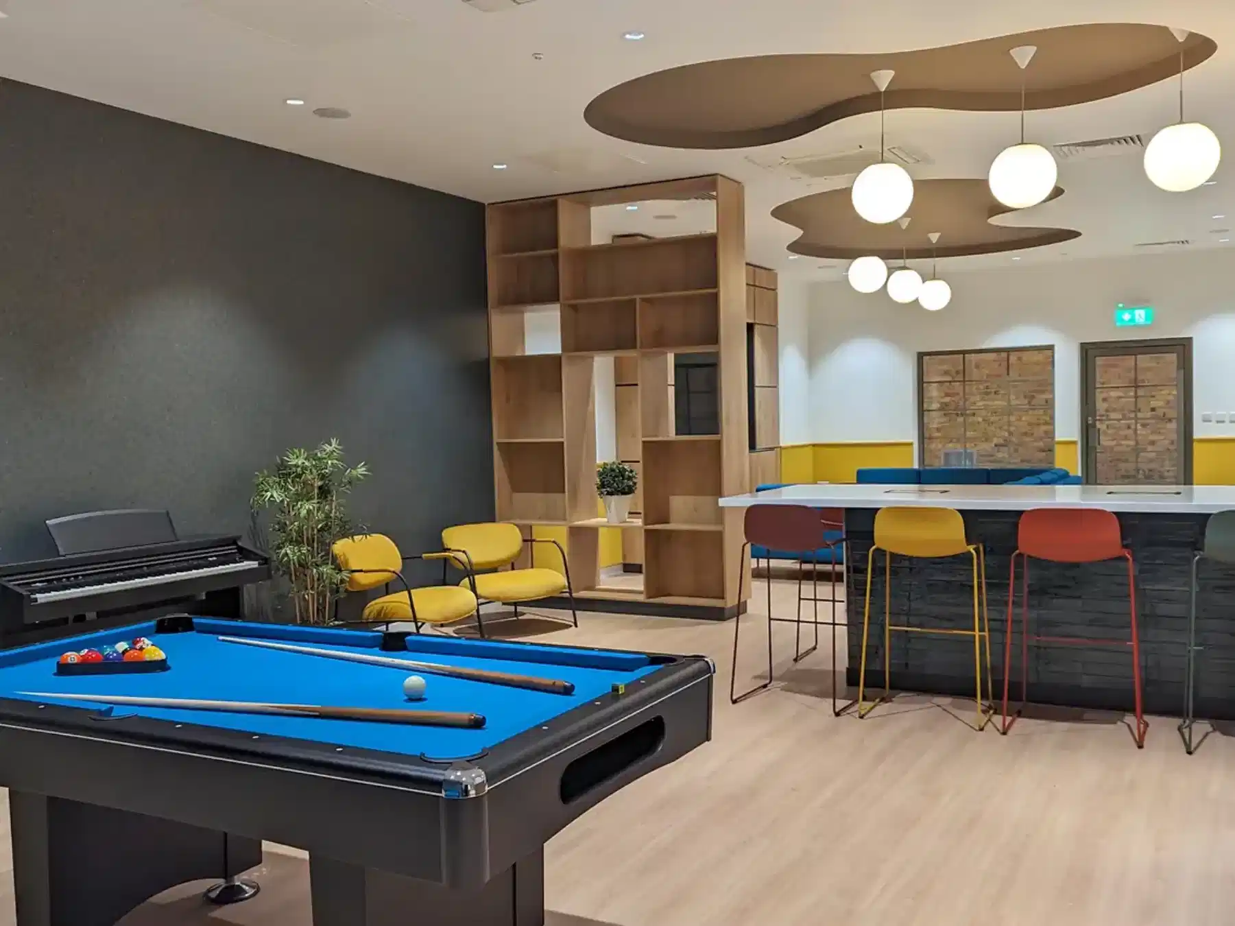 Amenities?w=400&h=260&fit=crop&q=40&auto=format&trim=auto