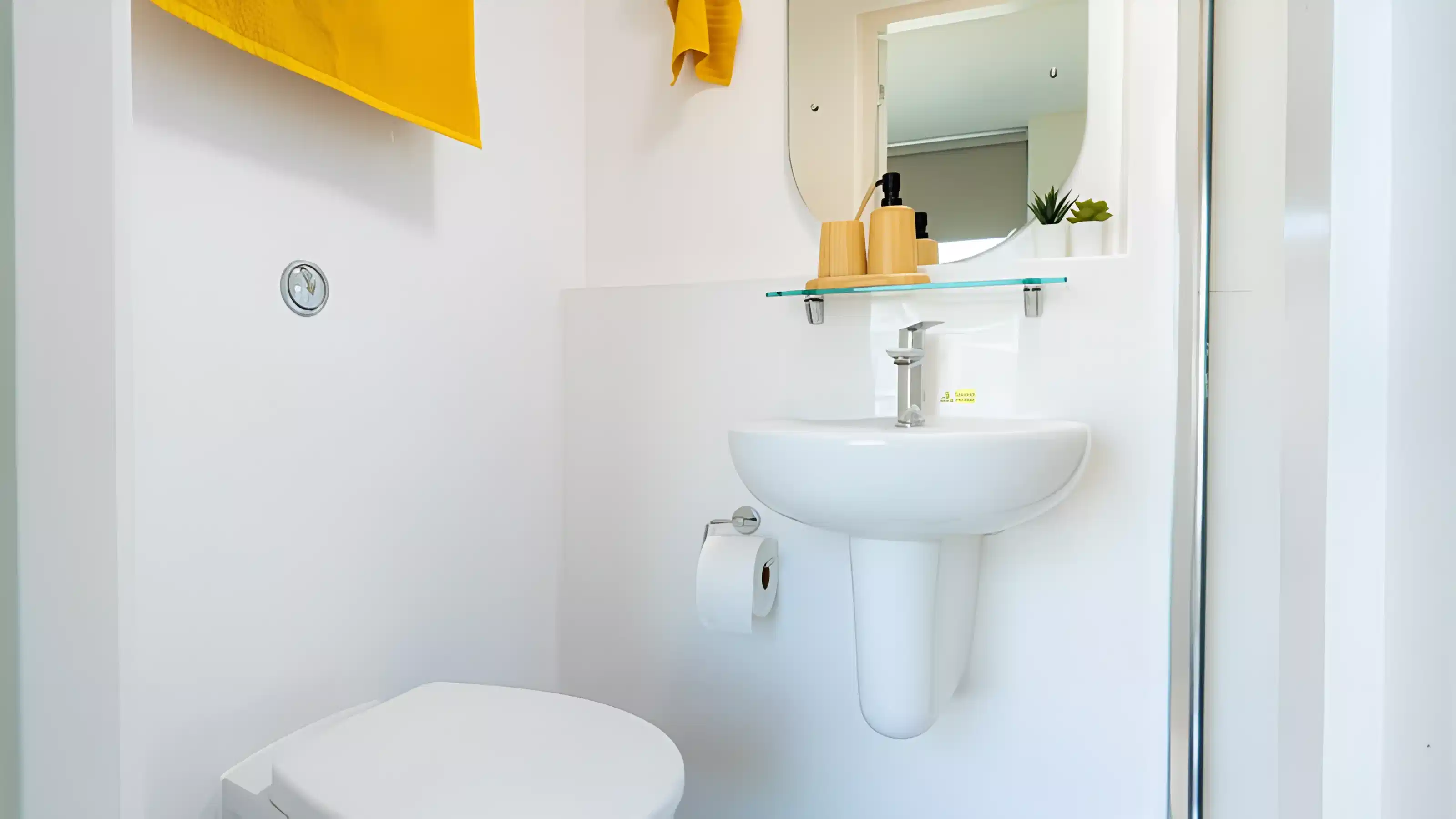 Exterior?w=400&h=260&fit=crop&q=40&auto=format&trim=auto