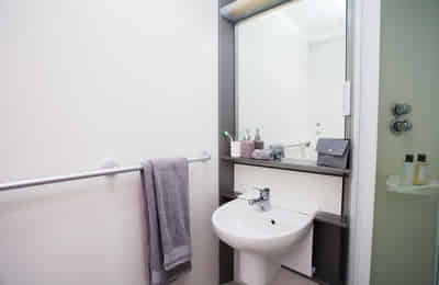 Common Area?w=400&h=260&fit=crop&q=40&auto=format&trim=auto